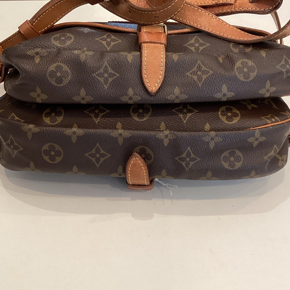 Louis Vuitton Monogram Canvas Messenger Bag with Tan Trim - Picture 2 of 2